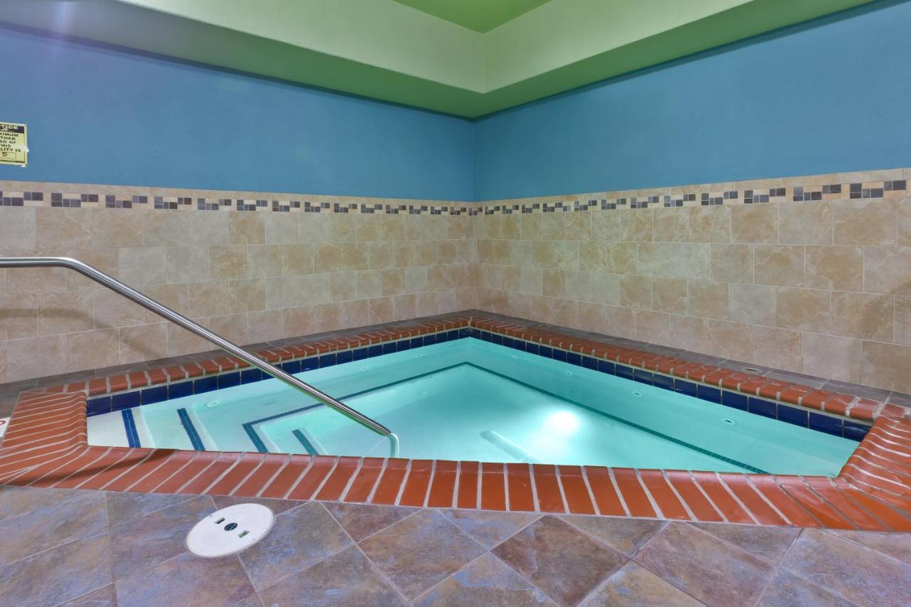 Holiday Inn Express & Suites - Effingham By Ihg Exteriér fotografie
